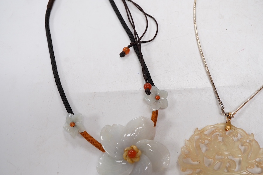 A Chinese jadeite flowerhead necklace, a hardstone mounted necklace and a bowenite jade pendant and 925 chain